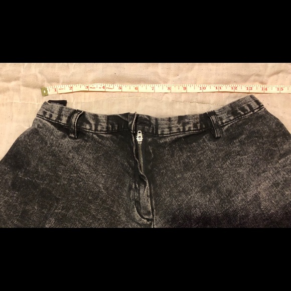 H&M Divided Gray Black Denim Skirt NWOT 26 waist - Picture 2 of 4